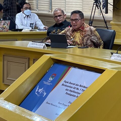 Deputy Chairman/Mayor of Gorontalo Represent APEKSI in the DPR RI Hearing