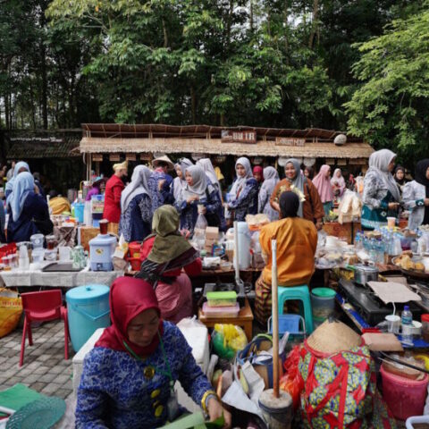 City Tour: Pringgodani Market